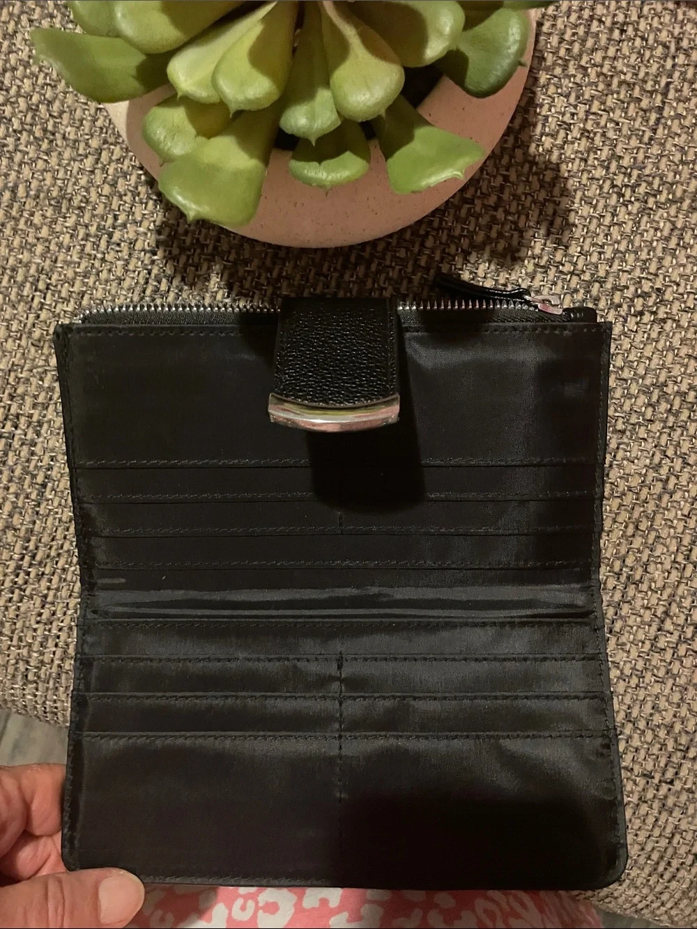 NoBrand sleek black